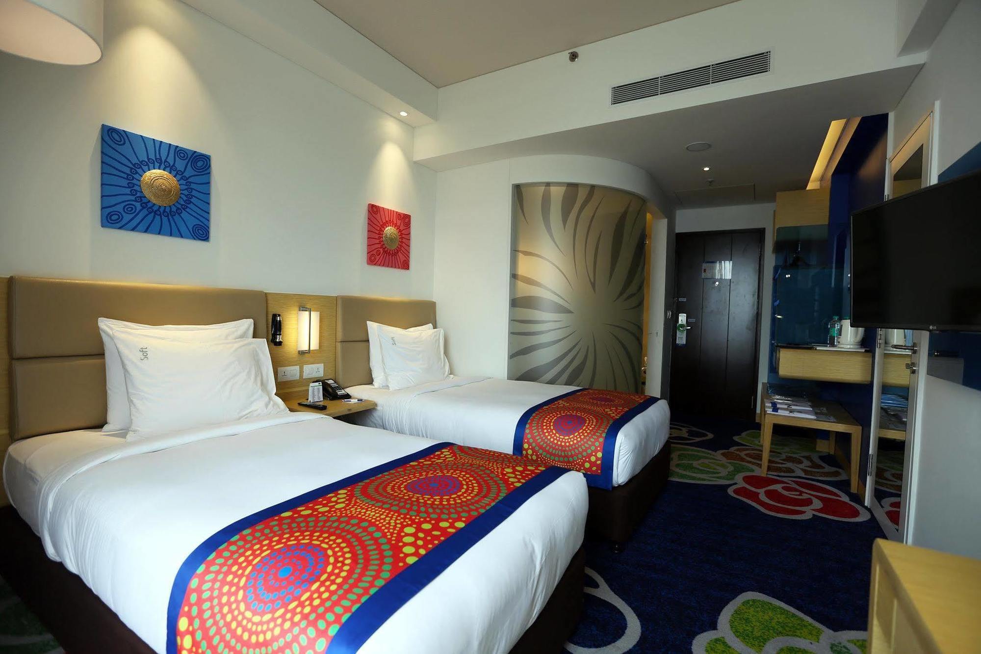 Holiday Inn Express Chennai Old Mahabalipuram Road Exteriör bild
