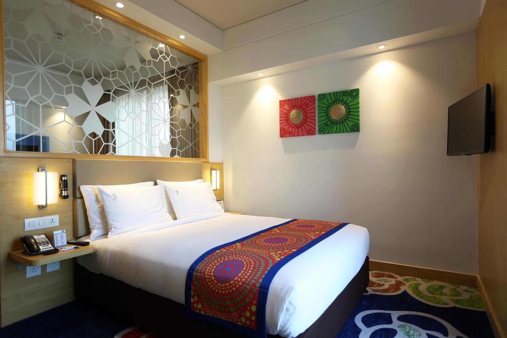 Holiday Inn Express Chennai Old Mahabalipuram Road Exteriör bild