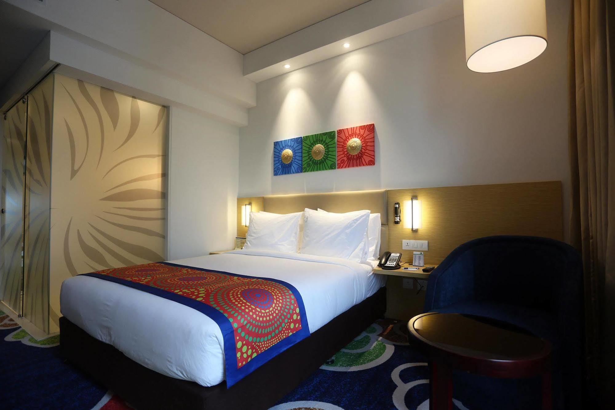 Holiday Inn Express Chennai Old Mahabalipuram Road Exteriör bild