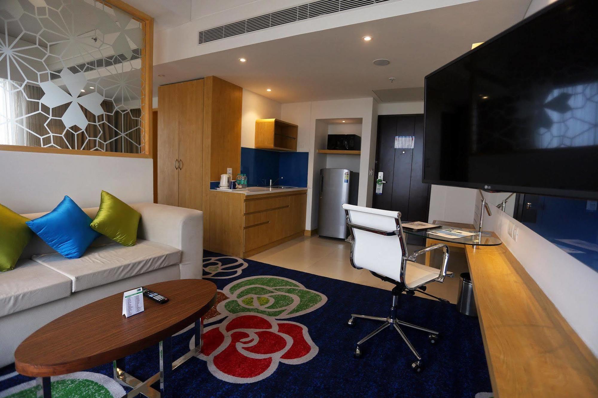 Holiday Inn Express Chennai Old Mahabalipuram Road Exteriör bild